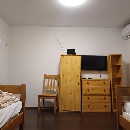 Old School Hostel *