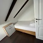 Old School Hostel *