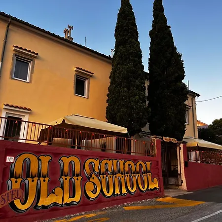 بيت شباب Old School